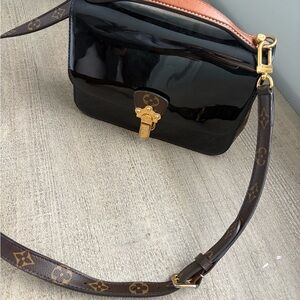 Elegant Black and Brown Women's Bag